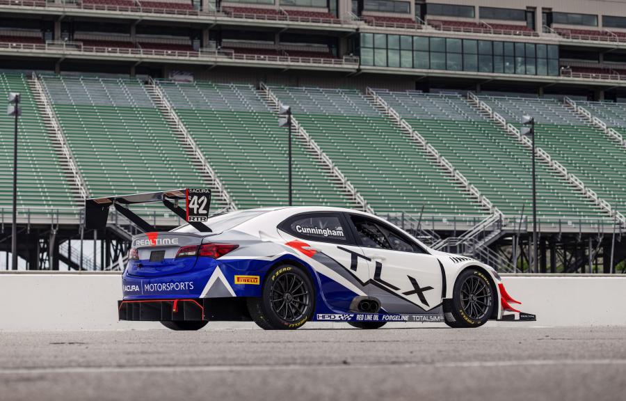  Acura TLX GT Pikes Peak 2019 года  (фото 2 из 3)
